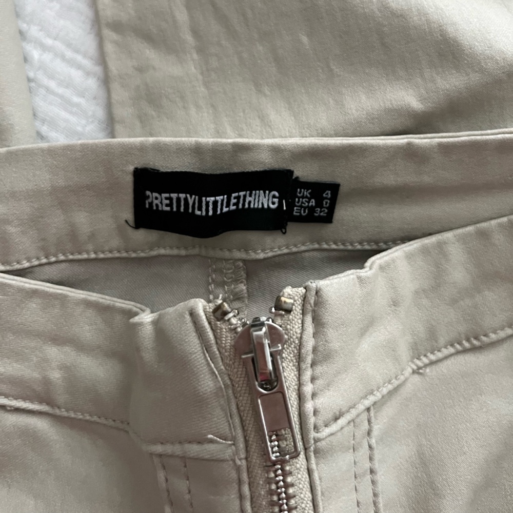 Pretty Little Thing Jeans - Picture 4 of 4